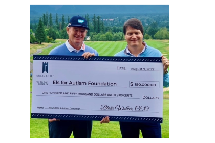 Blake presenting Ernie with Check for Els with Autism 2022